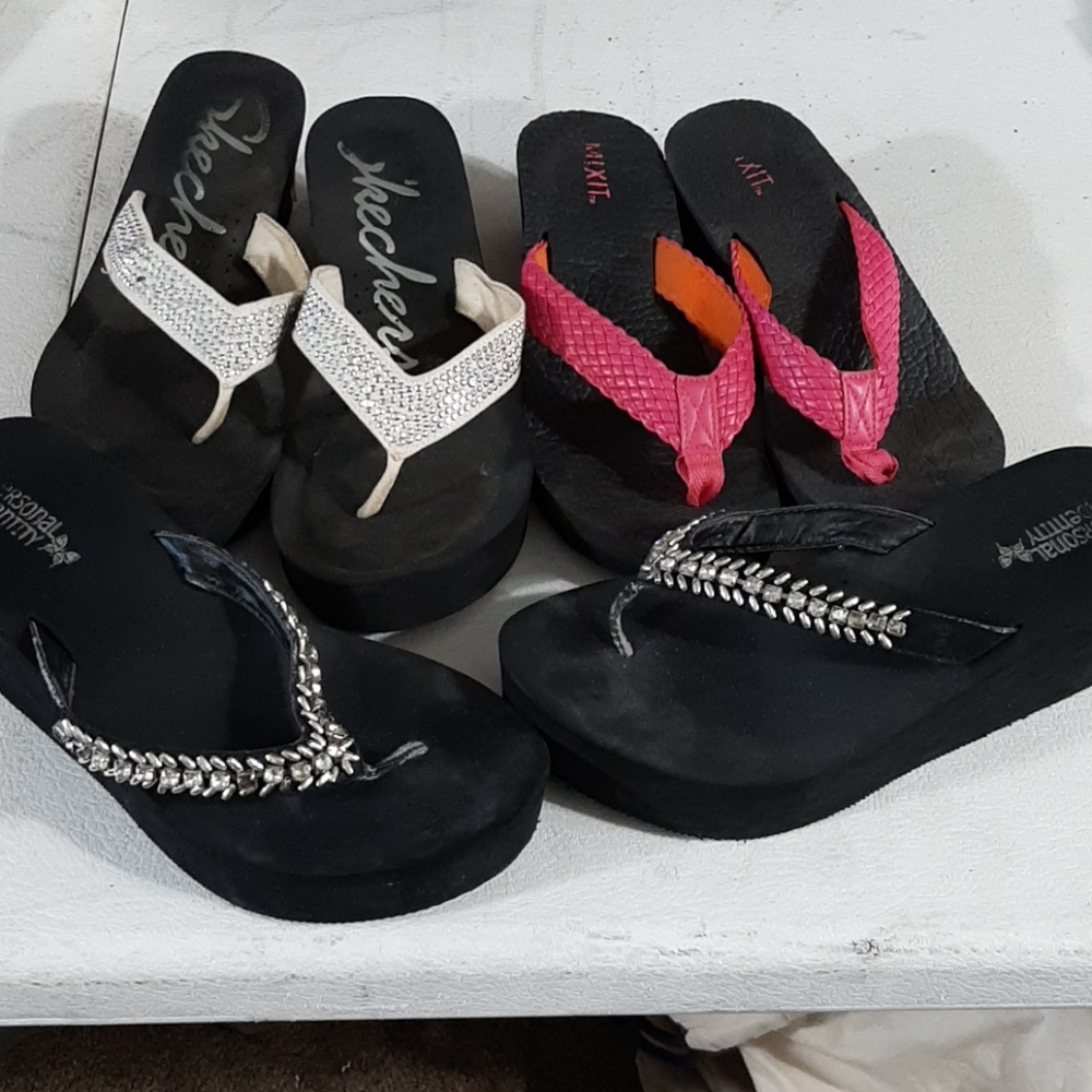 3 Name Brand Sandals 👡